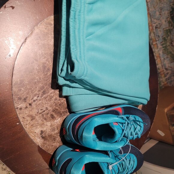 NIKE SHOES & SWEATPANT- NO ORIGINAL BOX - BRAND NEW AND NEVER USED